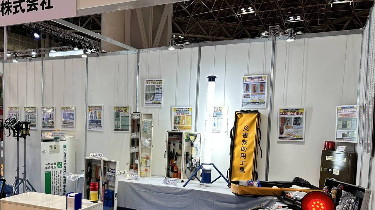 東京国際消防防災展2023の大塚消火器ブースに並んだレスキューシリーズの製品展示