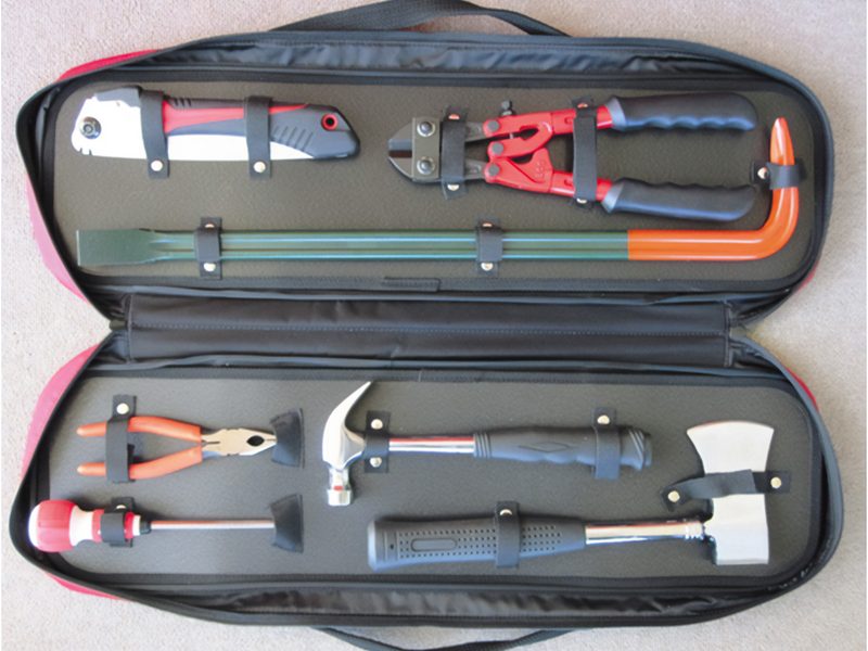 ケースを開くと工具が固定された状態で収納されている